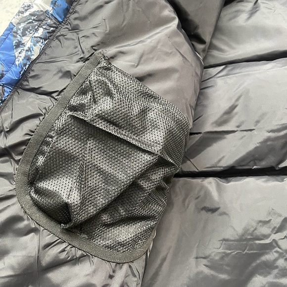 The North Face Blue and Black Puffer Jacket - Picture 8 of 13